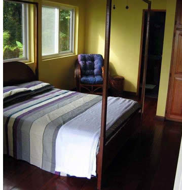 Båda Buena Vibra House sovrum har queen size-sängar (152 cm)